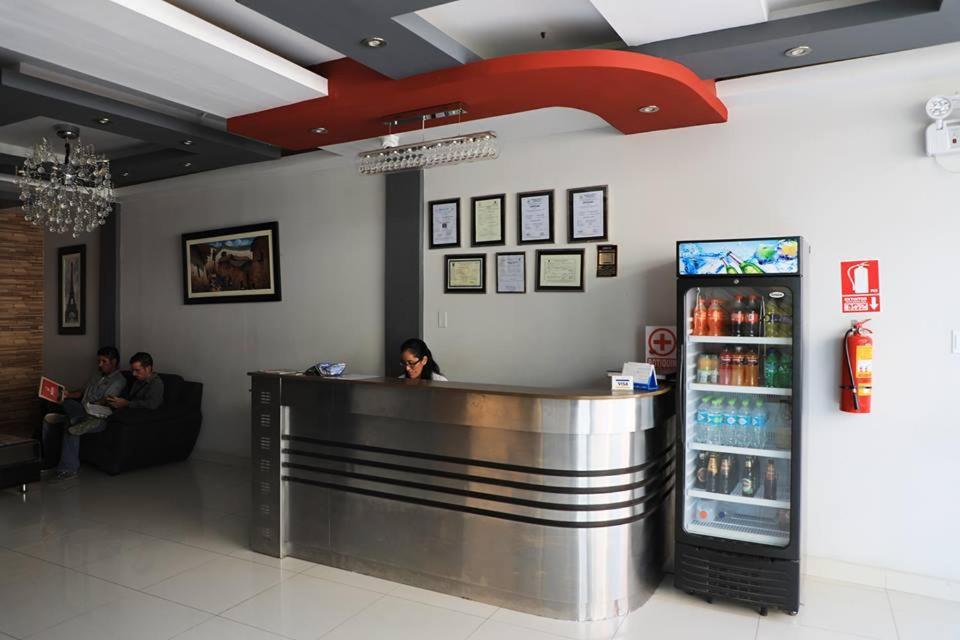 Hotel Vicente De La Vega 齐克拉约 外观 照片