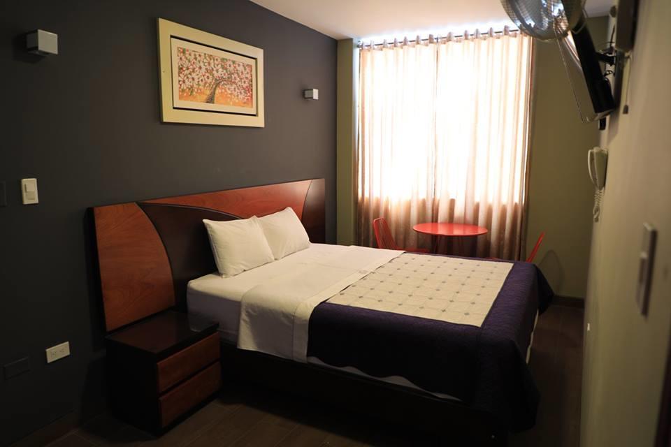 Hotel Vicente De La Vega 齐克拉约 外观 照片